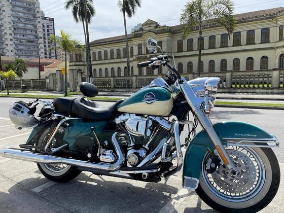 HARLEY-DAVIDSON ROAD KING CLASSIC 